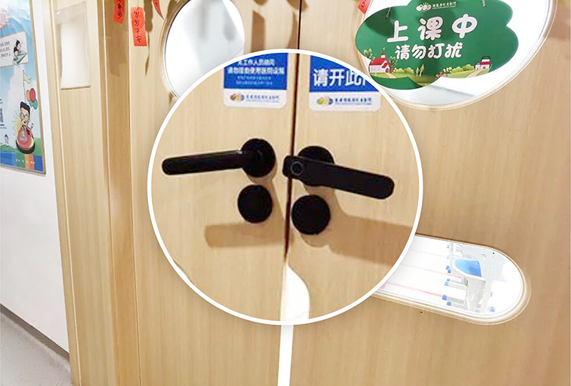 智星康儿童医院康复训练教室安全门.jpg